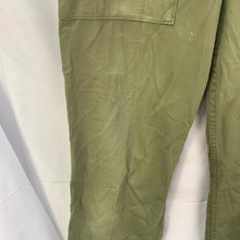 Charger l'image dans la galerie, Genuine British Army Surplus Lightweight Men's Trousers - Size 80/80/96 - The Militaria Shop