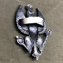 Lade das Bild in den Galerie-Viewer, Original British Army Cap Badge - King's Royal Hussars - The Militaria Shop