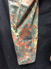 Charger l'image dans la galerie, Genuine German Army Issue G1 Flecktarn Camouflaged Combat Trousers - W:31" L:26" - The Militaria Shop