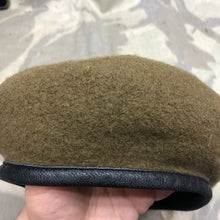 Lade das Bild in den Galerie-Viewer, Genuine British Army Beret - Guards Division - Size 55 - The Militaria Shop