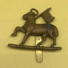 Charger l'image dans la galerie, Original WW1/WW2 British Army Queen's Royal Regiment (West Surrey) Cap Badge - The Militaria Shop