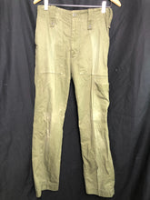 Lade das Bild in den Galerie-Viewer, Genuine British Army OD Green Lightweight Combat Trousers - Size 80/80/96 - The Militaria Shop