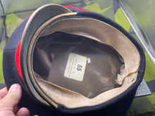 Lade das Bild in den Galerie-Viewer, Original British Army Guards Peaked Cap - Size 55cm - The Militaria Shop