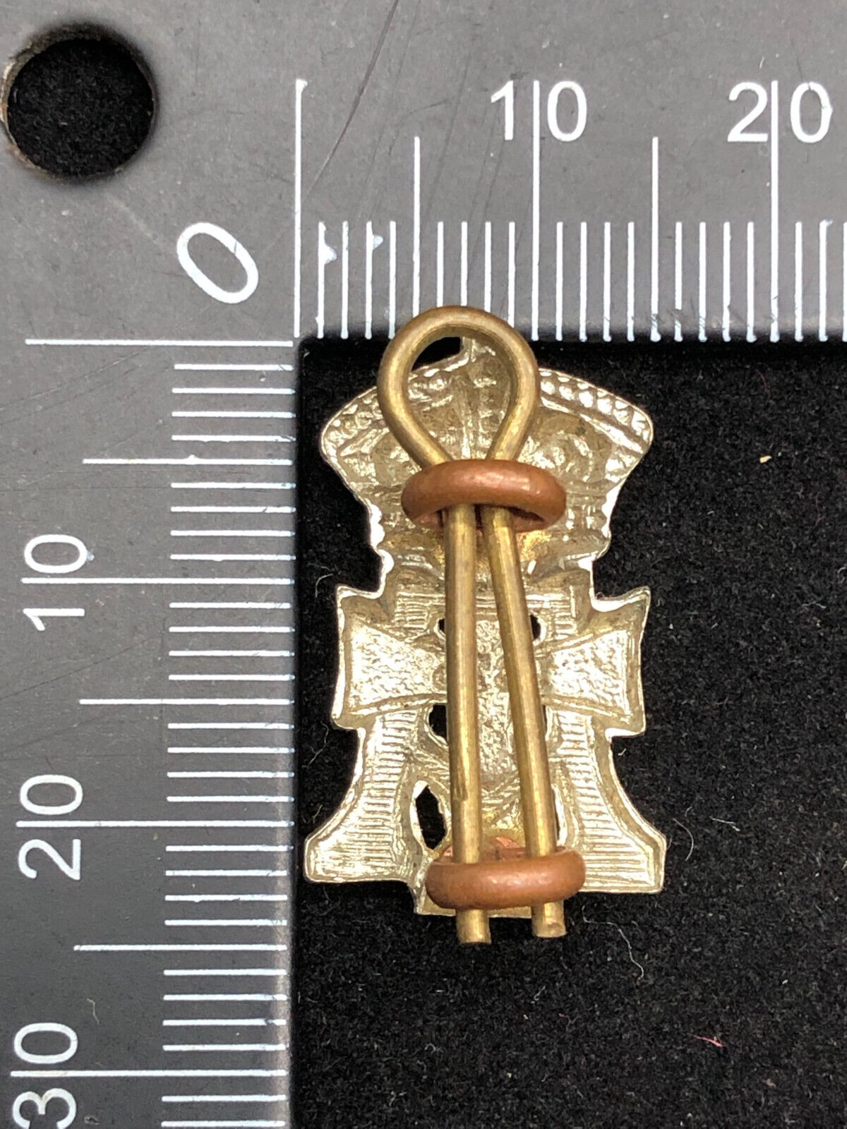 Original British Army Yorkshire (Green Howards) Regiment Collar Badge - The Militaria Shop