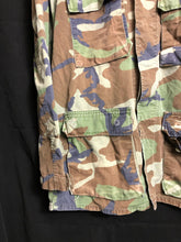 Load image into Gallery viewer, US Army Jacket Mens Woodland Camo Combat Military USA BDU Overshirt - 44" Chest - The Militaria Shop