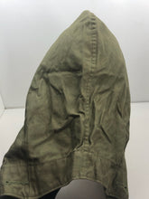 Lade das Bild in den Galerie-Viewer, Original WW2 US Army M-1943 Smock Hood - Size Medium - The Militaria Shop