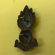 Load image into Gallery viewer, Original WW1/WW2 British Army Royal Artillery Cap Badge - The Militaria Shop