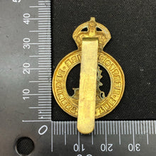 Load image into Gallery viewer, Original WW1 British Army Cap Badge - Hertfordshire Regiment - The Militaria Shop