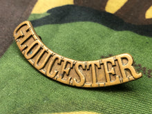 Charger l'image dans la galerie, Genuine British Army WW1 Brass Shoulder Title - Gloucester Regiment - The Militaria Shop
