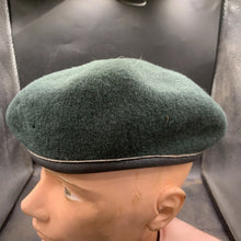 Lade das Bild in den Galerie-Viewer, Genuine British Army Forces Rifles Wool Beret - Size 53 - The Militaria Shop
