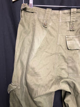Lade das Bild in den Galerie-Viewer, Genuine British Army OD Green Lightweight Combat Trousers - Size 80/80/96 - The Militaria Shop