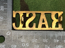 Lade das Bild in den Galerie-Viewer, Original WW2 British Army Brass Shoulder Title - RASC Army Service Corps - The Militaria Shop