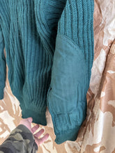 Charger l'image dans la galerie, Genuine British Army Commando Green Pull Over Jumper WRAC - Size 1 - 34" Chest - The Militaria Shop