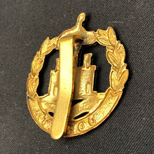 Load image into Gallery viewer, Original British Army WW1 / WW2 The Dorset Regiment Cap Badge - The Militaria Shop