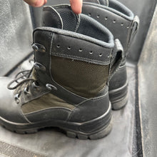 Lade das Bild in den Galerie-Viewer, Army Black Leather High Top Magnum Combat Boots - Size EU 40 - UK 6.5 - 250 - The Militaria Shop