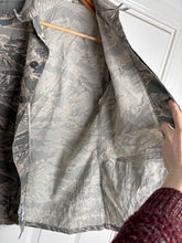 Lade das Bild in den Galerie-Viewer, Surplus US Air Force UCP Uniform Jacket 40 chest - The Militaria Shop