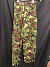 Charger l'image dans la galerie, Genuine British Army DPM Camouflaged Lightweight Trousers - Size 80/72/88 - The Militaria Shop