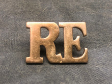 Load image into Gallery viewer, Original WW1/WW2 British Army Royal Engineers Brass Shoulder Title - The Militaria Shop