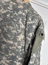 Charger l'image dans la galerie, Surplus US Army ACU Combat Uniform Jacket-Medium Regular - The Militaria Shop
