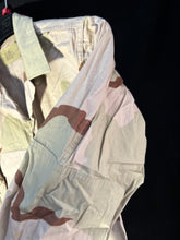 Charger l'image dans la galerie, Gulf War US Army DCU Camouflaged Combat Field Coat/Jacket - Small/Short - The Militaria Shop