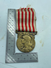 Load image into Gallery viewer, Original WW1 French Commemorative War Medal - The Militaria Shop