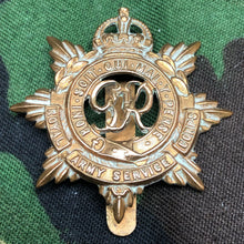 Load image into Gallery viewer, Original WW2 British Army Royal Army Service Corps Cap Badge - Kings Crown - The Militaria Shop