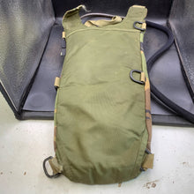 Lade das Bild in den Galerie-Viewer, Genuine British Army DPM Camouflaged Individual Hydration System - The Militaria Shop