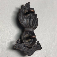 Load image into Gallery viewer, Original WW1 British Army Royal Artillery Cap Badge - The Militaria Shop
