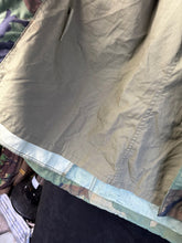 Lade das Bild in den Galerie-Viewer, Genuine US M65 Woodland Camouflage Field Jacket - Small Regular - The Militaria Shop