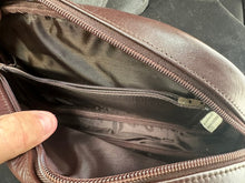 Lade das Bild in den Galerie-Viewer, Genuine British Army Woman's Officers Shoulder Brown Hand Bag - The Militaria Shop