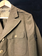 Lade das Bild in den Galerie-Viewer, Original WW2 US Army Class A Dress Jacket - Private Ryan Prop - 38" Regular - The Militaria Shop