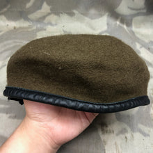 Lade das Bild in den Galerie-Viewer, Genuine British Army Forces Beret - Guards Division - Size 56 - The Militaria Shop