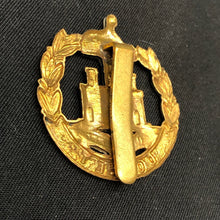Load image into Gallery viewer, Original British Army WW1 / WW2 The Dorset Regiment Cap Badge - The Militaria Shop