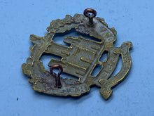 Load image into Gallery viewer, The Essex Regiment 3rd Volunteer Battalion Boer War Era Cap Badge - The Militaria Shop
