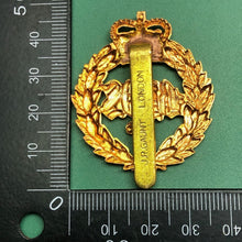 Lade das Bild in den Galerie-Viewer, Genuine British Army Cap Badge - Queen's Bays (2nd Dragoon Guards) - The Militaria Shop