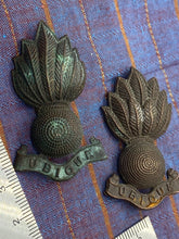 Charger l'image dans la galerie, Original WW1 / WW2 British Army - 2 Officers Bronze Collar Badges - The Militaria Shop