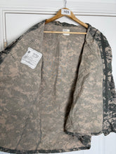 Charger l'image dans la galerie, Surplus US Army ACU Combat Uniform Jacket-Medium-Long - The Militaria Shop