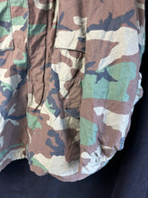Lade das Bild in den Galerie-Viewer, Genuine US M65 Woodland Camouflage Field Jacket - Medium Regular - The Militaria Shop