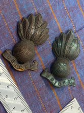 Charger l'image dans la galerie, Original WW1 / WW2 British Army - 2 Officers Bronze Collar Badges - The Militaria Shop