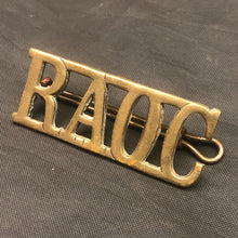 Lade das Bild in den Galerie-Viewer, Original WW2 British Army RAOC Royal Army Ordnance Corps Brass Shoulder Title - The Militaria Shop