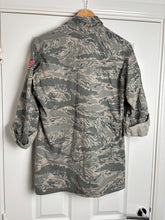 Charger l'image dans la galerie, Surplus US Air Force UCP Uniform Jacket 42 Long - The Militaria Shop