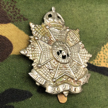 Lade das Bild in den Galerie-Viewer, Original WW2 British Cap Badge - Border Regiment - The Militaria Shop