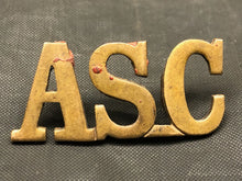 Lade das Bild in den Galerie-Viewer, Original WW1 British Army Brass Shoulder Title - Army Service Corps ASC - The Militaria Shop
