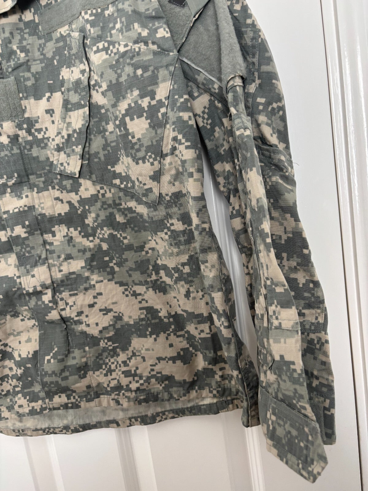 Surplus US Army ACU Combat Uniform Jacket -Size Medium-Short - The Militaria Shop