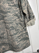 Charger l'image dans la galerie, Surplus US Air Force UCP Uniform Jacket 42 Long - The Militaria Shop