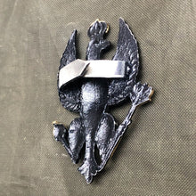 Lade das Bild in den Galerie-Viewer, Original British Army Cap Badge - King's Royal Hussars - The Militaria Shop