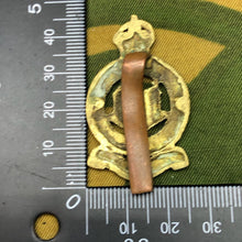 Lade das Bild in den Galerie-Viewer, Original WW1 British Cap Badge - Northumberland Hussars - The Militaria Shop