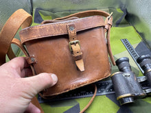 Charger l'image dans la galerie, Original Pair of British Army WW1 Dated Binoculars in Leather Case - The Militaria Shop