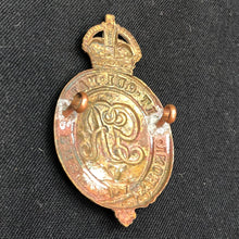 Lade das Bild in den Galerie-Viewer, WW1 British Army Cap Badge - Household Battalion - The Militaria Shop
