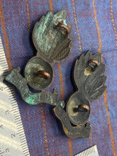 Charger l'image dans la galerie, Original WW1 / WW2 British Army - 2 Officers Bronze Collar Badges - The Militaria Shop